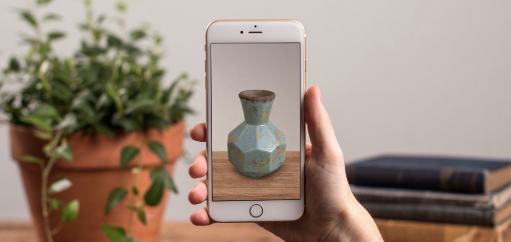 TechCrunch's tweet image. Shopify is bringing Apple’s latest AR tech to their platform tcrn.ch/2PIb4A8 by @lucasmtny
