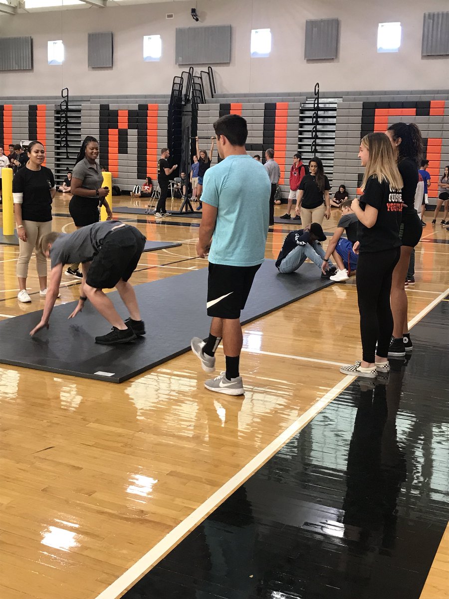 ThaRealMsChase's tweet image. 6th period crushing the #ArmyChallenge