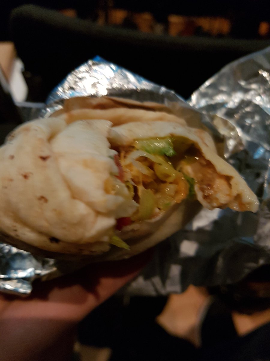 Labahra's tweet photo. Skal endelig ta vegetaralternativet for en gangs skyld, så får eg kyllingen i premie #folkeopplysningen @DNB_Bank @dnb_hjelp @Spitposten @johangolden @henrikthodesen #latterlive #studentersamfundet @Samfunnet https://t.co/hL05Dl9S7V