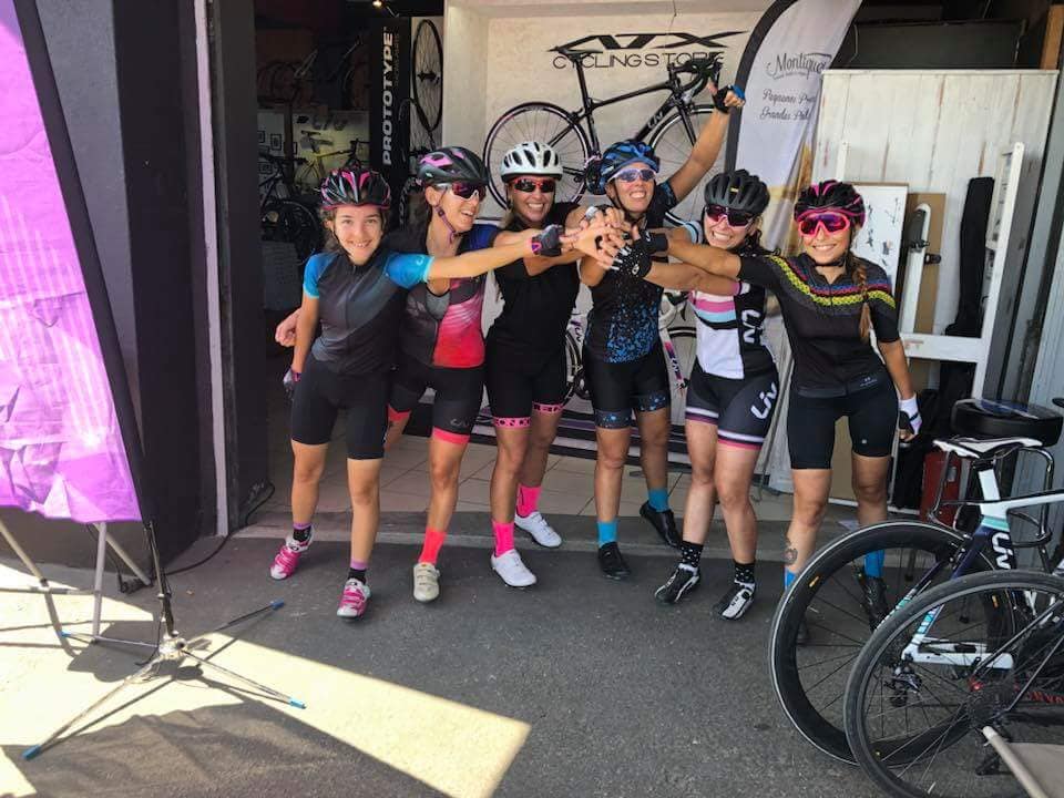 LivCycling_ESP's tweet photo. Podremos recordar el 15 de Septiembre como el día del ciclismo femenino 😂😂
Iniciativas como las de #Rapha100, #SheRides y nuestras #EmbajadorasLIV, hacen que el ciclismo femenino esté más vivo que nunca!
💜 G R A C I A S 💜
.
.
#HowWeLiv https://t.co/FUfXfOSAYI