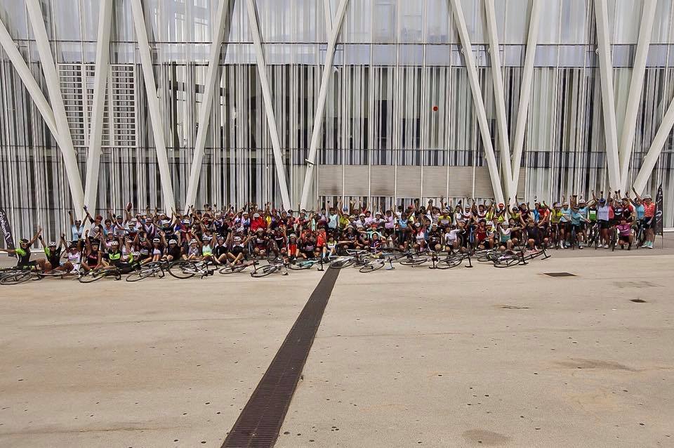 LivCycling_ESP's tweet photo. Podremos recordar el 15 de Septiembre como el día del ciclismo femenino 😂😂
Iniciativas como las de #Rapha100, #SheRides y nuestras #EmbajadorasLIV, hacen que el ciclismo femenino esté más vivo que nunca!
💜 G R A C I A S 💜
.
.
#HowWeLiv https://t.co/FUfXfOSAYI
