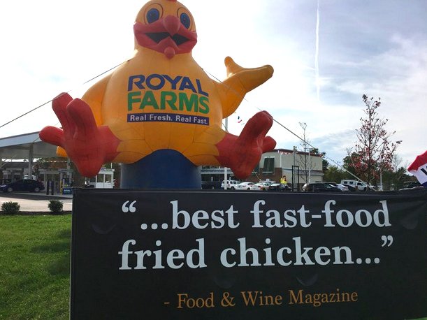 stevestrunsky's tweet photo. Rushing to work and want to down a chicken-egg-and-cheese bagel and get gas at the same time? Garden Staters, too, can now eat like a king on the go, at Royal Farms, a Maryland-based convenience store/gas station chain with "world famous fried chicken" that's come to roost in NJ https://t.co/VwoJihTKUx