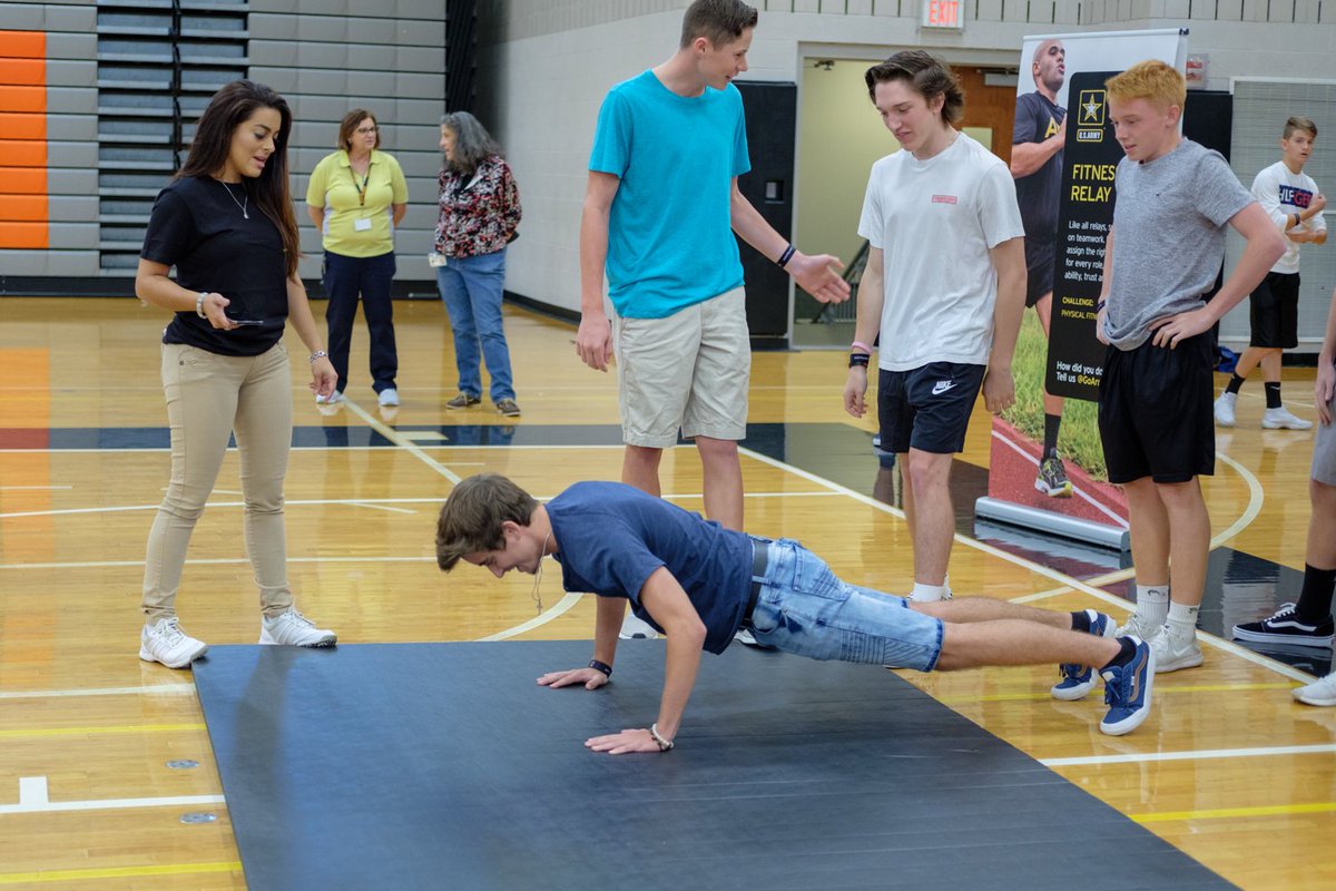 WMHSTanners's tweet image. Students really seem to be enjoying the @GoArmy #ArmyChallenge!