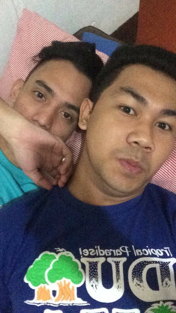 danpaglinawan's tweet photo. With him is ❤️💙😍👨‍❤️‍👨✅😘💜💚🖤💕💗💋💛🧡💞💟💖💘❣️💓😻 https://t.co/HdSnN1H9ll