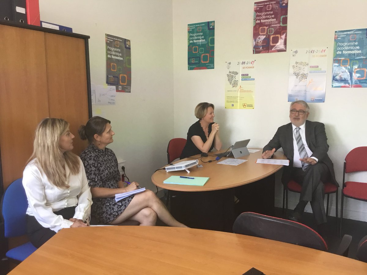 acversailles's tweet photo. Le recteur Daniel Filâtre rencontre les personnels de la Direction Académique à la FORmation. Développer une académie apprenante et une culture de la formation professionnelle en lien avec la recherche : axe 3 du projet académique #Versailles2020 https://t.co/i4GDdtMSPB