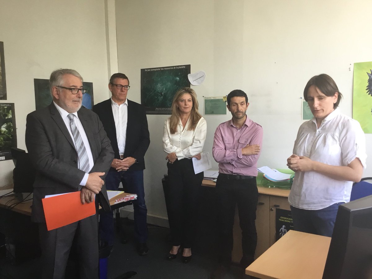 acversailles's tweet photo. Plus de 30 000 retours de stagiaires par des formulaires en ligne d’évaluation de formations d’enseignants. Cela permet d’adapter l’offre de formation chaque année. Développer une culture de la formation professionnelle axe 3 du projet académique en lien avec la @DANEVersailles https://t.co/W93eDoIst0