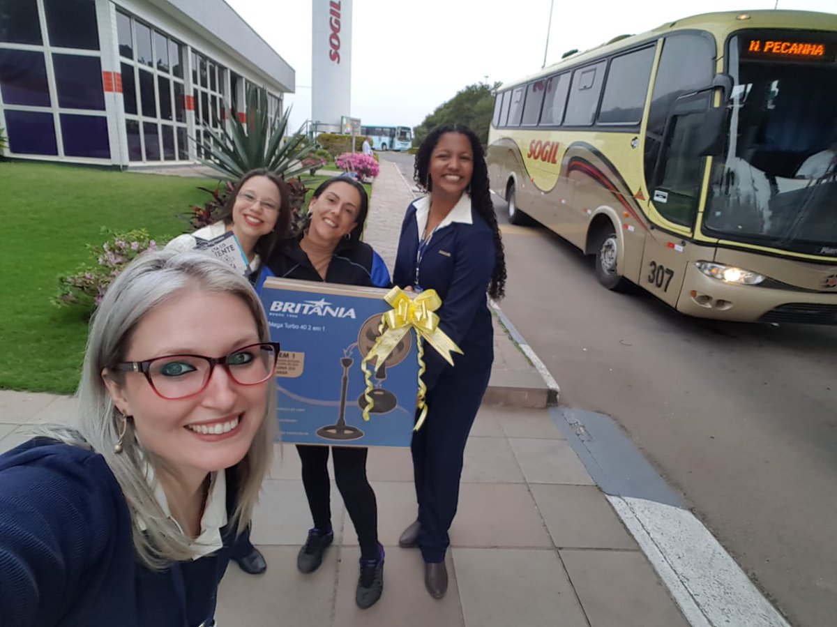 SOGIL_Oficial's tweet photo. #DiaDoCliente 😍🚍👏
E teve presente para os #clientes que mais utilizaram o cartão TEU! neste ano e, também, para os que mais interagiram com a #SOGIL nas redes sociais 👏👏👏 Agradecemos a parceria! #ClienteSOGIL #Relacionamento #Homenagem #CartãoTEU #RedesSociais https://t.co/C2U2qBDKst