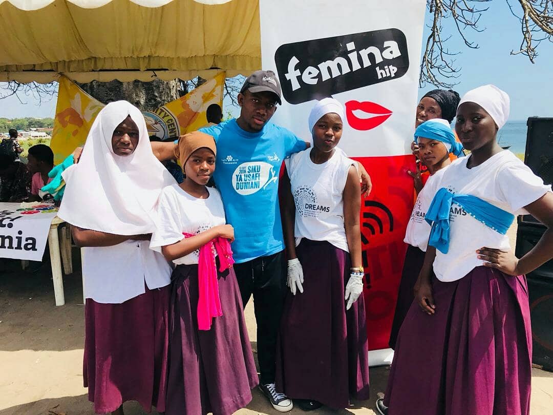 FeminaHip's tweet photo. Wengi walijitoa kufanya usafi kwenye fukwe za Coco siku ya jumamosi pamoja na fukwe za Mikadi, kwa mara nyingine tena tunapenda kutoa... https://t.co/w6YdLQtxF8 #LetsDoItAfrica #LetsCleanTheWorld @Sekelayona_ @NipeFagio https://t.co/BUShFuPA51