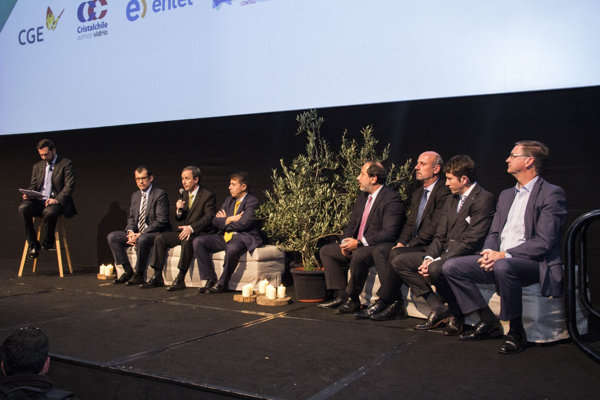 PROhumana's tweet photo. Durante el #RankingSE 2018, los siete gerentes generales de las empresas reconocidas fueron convocados por @nicopaut a hablar sobre sus estrategias de sustentabilidad que los llevaron a destacar en este Ranking. Ve las declaraciones completas acá https://t.co/akbHjOLZpP 🙌 https://t.co/zJx9ZVlkD0