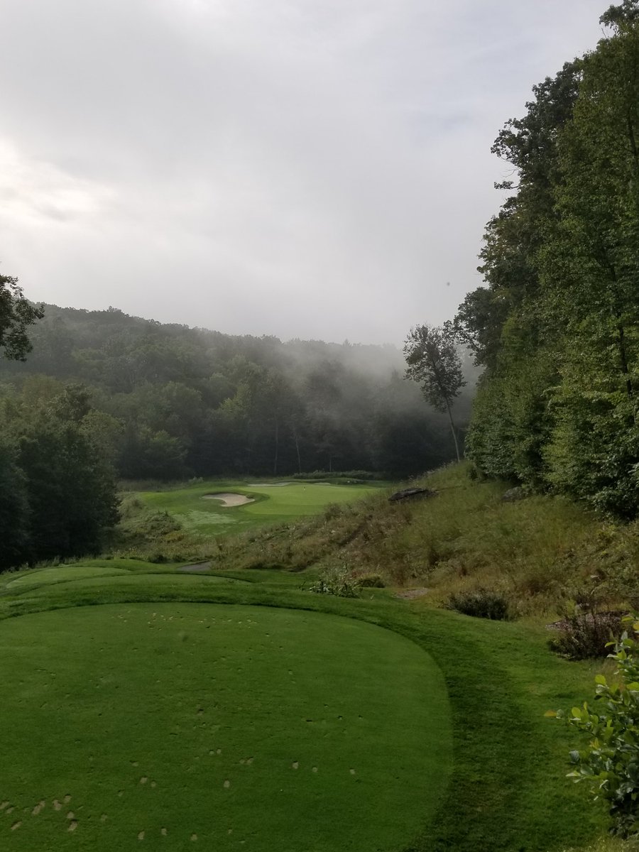 Stags_Golf's tweet photo. Fog delay @HartfordHawks Bulls Bridge Day about to get underway #GoStags #playbettergolf #WeAreStags https://t.co/yrduyqV95l
