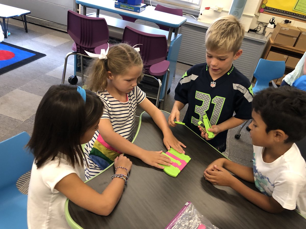 ms_deljuidice's tweet photo. βDance Partyβ Algorithm design with 1st grade Ss using @handsoncoding #bxvtech Time to get up and dancing on a Monday morning! @jftech1 https://t.co/Lhr1Q1P92i