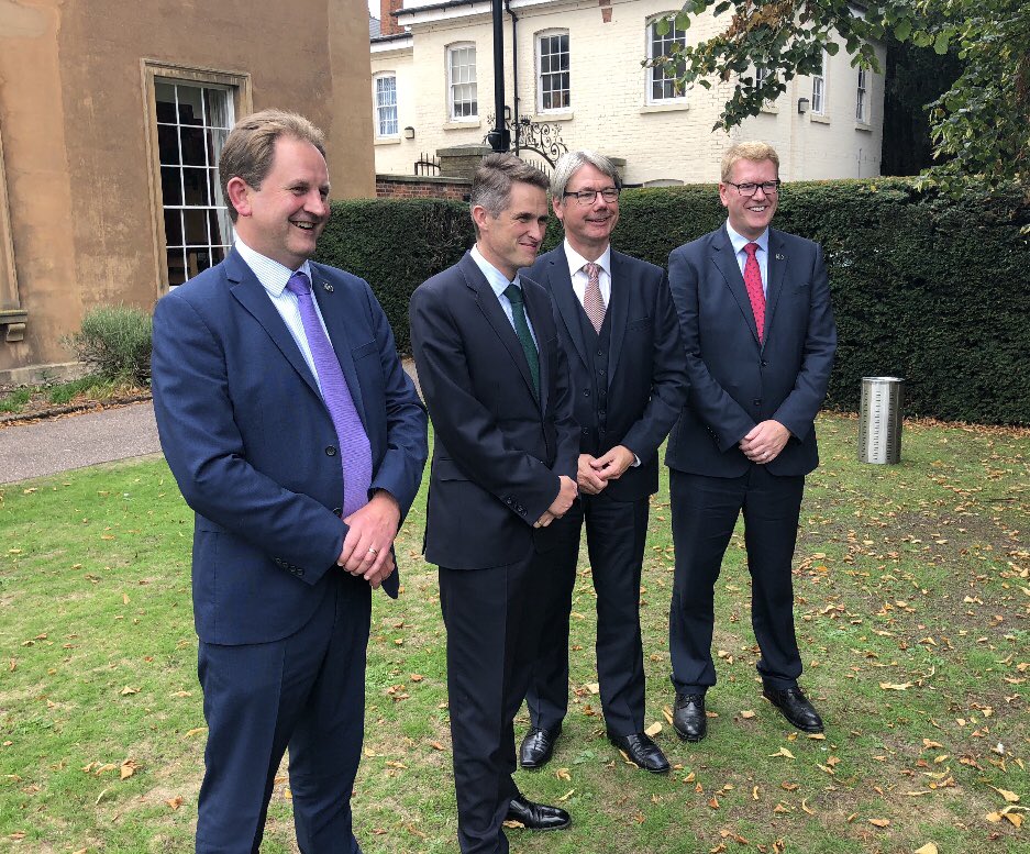 Richard Morgan, Head of the Defence Sector at HCR discussed the Armed Forces Covenant with Gavin Williamson (Secretary of State for Defence) and leaders of the IoD. Should all businesses contracting with the MoD be required to sign the covenant? #Defence #MoD #GiveBack #Legal