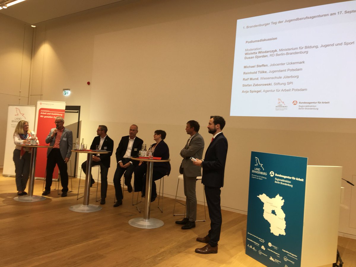 hummel853's tweet photo. Eine spannende Schlussrunde am 1. Brandenburger Tag der Jugendberufsagenturen #jbabb2018 https://t.co/E4XHKywHNf