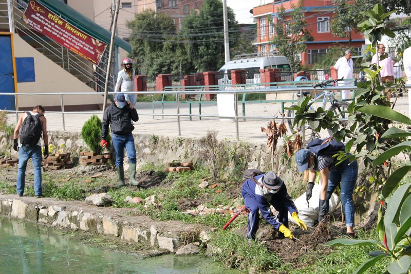 RusHouseinNepal's tweet photo. @NepalRcsc organized a campaign to clean up the territory of the Kamal Pokhari pond on 15th Sep, to mark the “World Cleanup Day”.  
#россотрудничество #россиялюбовьбезграниц #russialovewithoutborders #Rossotrudnichestvo #rsgov #RussiainNepal #RCSCNEPAL #inNepal https://t.co/tVyCy5HuK3