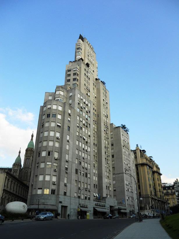 fraisku's tweet photo. #ArquitecturaRacionalista #EdificioKavanagh 1936 por el arquitecto uruguayo #GregorioSánchez (1881-1941) el ingeniero #ErnestoLagos (1890-1977) y #LuisMaríadelaTorre (1890-1975) #BuenosAires a partir de 1934 se convirtió en la estructura de hormigón armado más alta del mundo https://t.co/NEHJN3YyJP