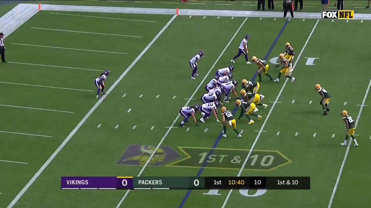 35/48 425 yards  4 TDs  118.8 rating   @KirkCousins8 put on a clinic yesterday. https://t.co/HDwK6SyIGT