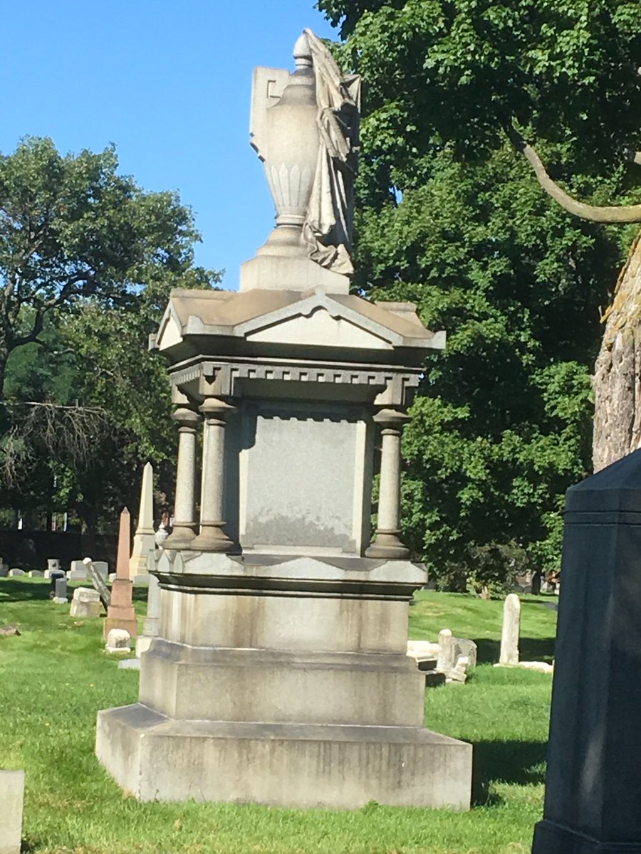 Sarah404BC's tweet photo. @orientalinst @Graceland_Cem @Study_Trips #Triglyphs #Guttae #obelisks #Doric #Corinthian at Graceland Cemetery #
#Chicago #Classical influence and economic history https://t.co/mMH2bEYvUu