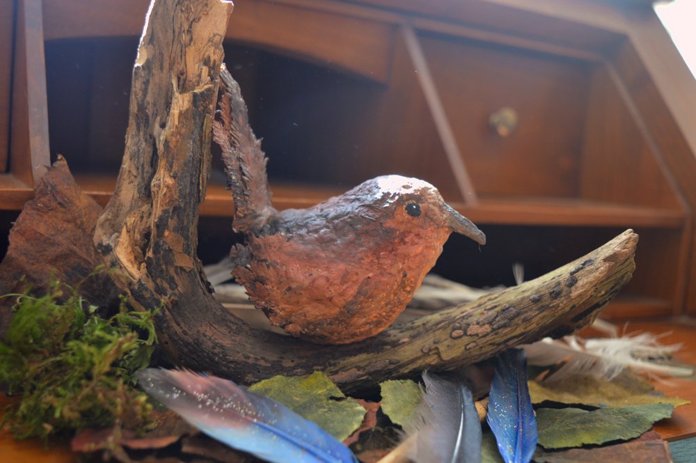 AE_Ferrets's tweet photo. Et voici donc mon petit Gilbert, qui nous a fait un magnifique plumage d'automne ! Pas facile de le prendre en photo, car monsieur n'arrête pas de bouger ! ^^" 🐤🐦🐣🦉🍁🍂
#oiseau #nature #papier #recyclé #maison #loisir #créatif #bricolage https://t.co/A144icVUu8