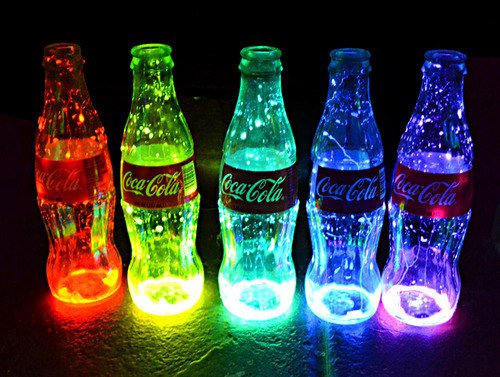 GossipRoomOff's tweet photo. Coca-Cola serait en discussion avec un groupe pour bientôt commercialiser des boissons contenant de l'infusion de cannabis selon la télévision canadienne. 🍁 https://t.co/4u5tqLiraz