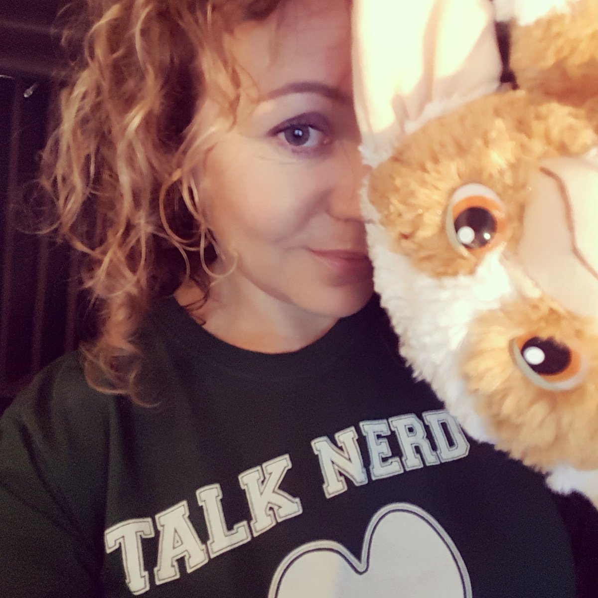 AudioCaroline's tweet image. This dude keeps me company in the recording booth, its perfect.
1. No bright light. 2. No water - electrical stuff!
3. I'm rarely in there after midnight so no chance of stealing any food. #voiceover #gremlins #3rules