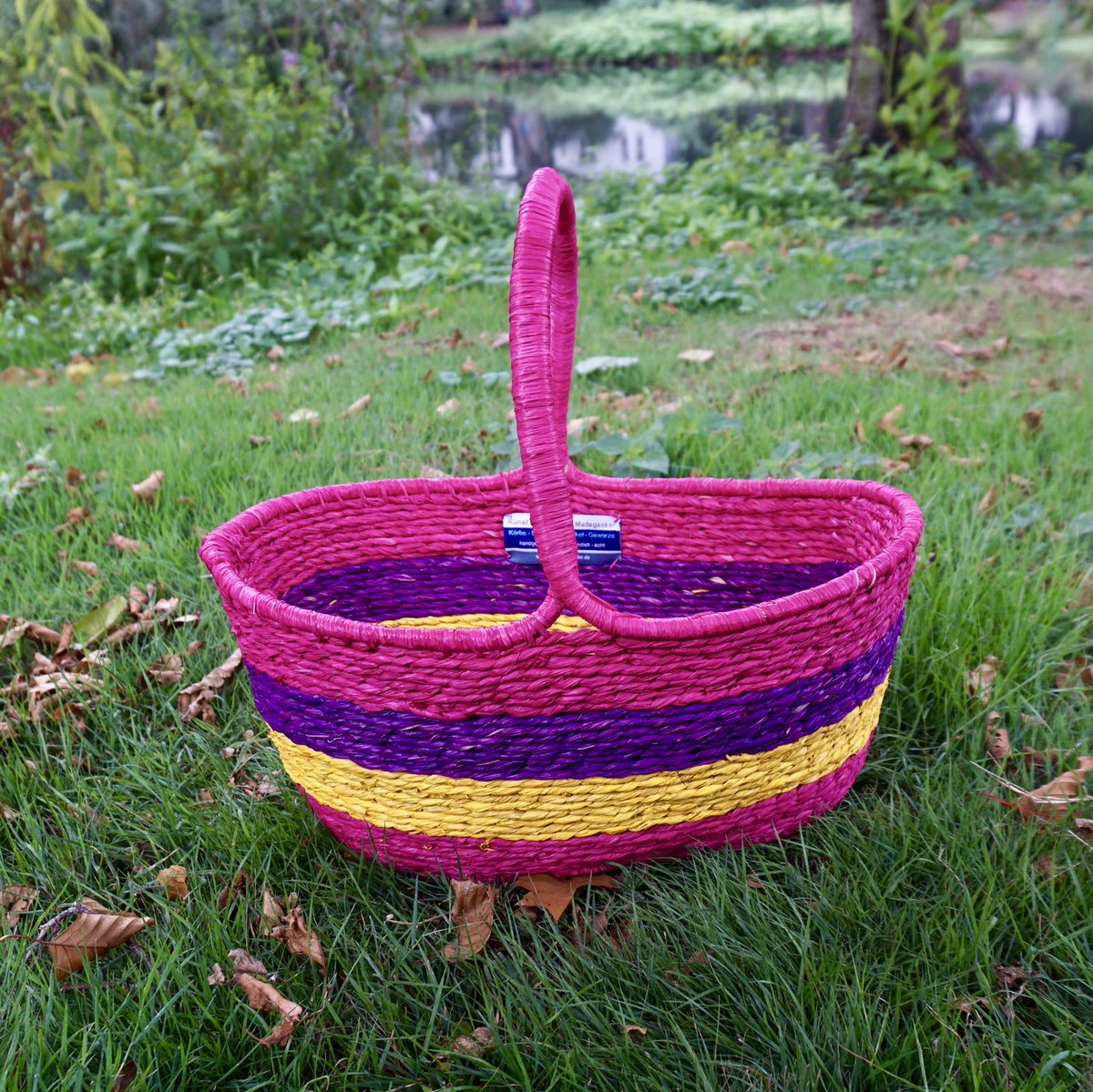 Entdecken Sie unsere ovalen #Körbe 100% natürlich. Die können #dekorativ sein, aber auch mit dem Fahrrad auf den Markt gebracht werden. #Korb #Dekorationsartikel #madagaskar #Kunsthandwerk #naturfreundlich #handgefertigt