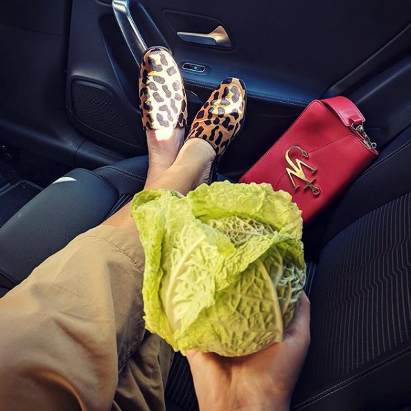 A Molly Goddard cabbage and a <a href="/MercedesBenzUK/">Mercedes-Benz UK</a> ride are the two biggest accessories this #LFW 😜 #evachenpose
