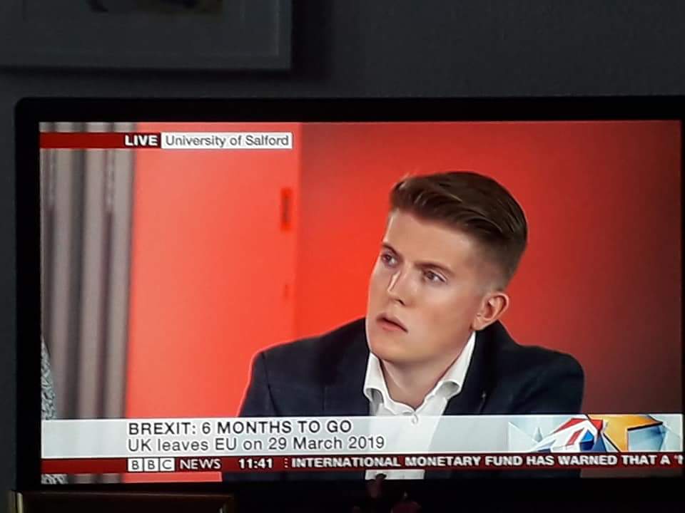 Brilliant start to the week appearing on @BBCNews to debate latest #Brexit developments with @BBCVickiYoung & @annaefoster! Great to represent @StandUp4Brexit & debate with @BroadhurstJosh @NaomiOgbeta @AgiBergman @allaboutAl! Thanks @jimtaylor1984 for organising! #StandUp4Brexit