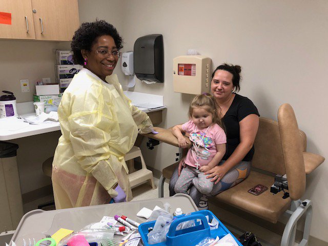 AkronChildrens's tweet photo. Our Locust Outpatient Lab has merged with our Considine Lab &amp; is now relocated in a brand new space in the Considine Building. Kaydence Boyd, 5, pictured with her mom, Jessica Thomas, was the first patient in the new lab. She's being treated by phlebotomist Tammie Smith. https://t.co/DiF3LNP2wr