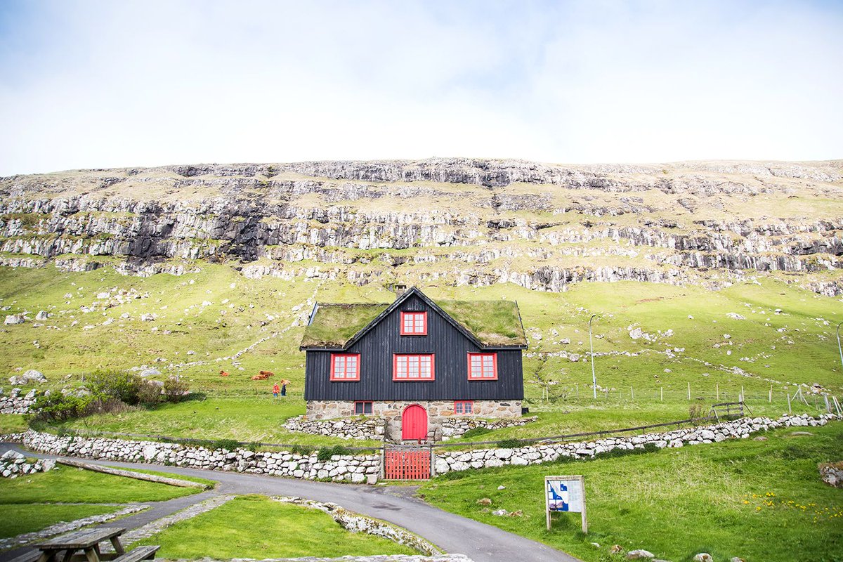 The Faroe Islands are so beautiful 😍 buff.ly/2xe0Twi #visitfaroeislands #travelphotography #travelbloggers @LovingBlogs #bloggerbabesrt