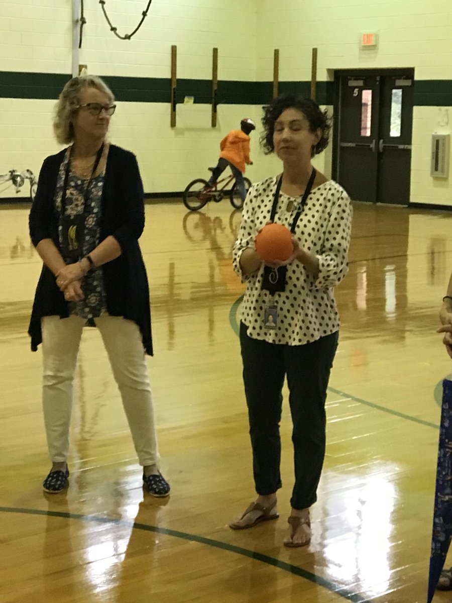 MelissaTReams's tweet photo. The #mondaymessage is #livelikejay a famous surfer who lived life to the fullest and embraced a growth mindset everyday.  Our first Monday huddle #celebratingmonday together sharing positive vibes with our school school family. @hdr_ric thanks for the shirt! https://t.co/60RnLaJzUF