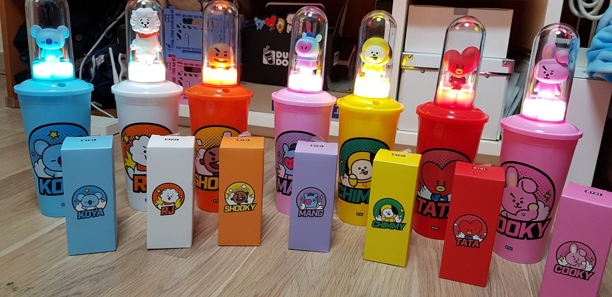 BTS_Spain's tweet photo. 📷 [FOTO] Al comprar un Special Combo en los cines CGV es posible adquirir estas botellas especiales de BT21

© jessijiyeon
🌸#ActualityFMBTS #MPN #BTSARMY @BTS_twt https://t.co/kOKONlGwak