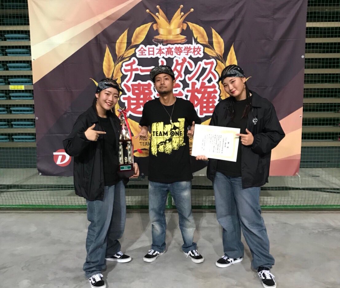 __72dnc's tweet photo. 全国大会 優秀賞🏆
高校ダンス最後の大会に終止符です！
自分の全てを懸けて作った作品で踊り切ってきました。この1年間渋谷として爪痕沢山残してこれたしやれる事はやってきたって自信持って言える。ほんま勝ちに執着して全力で部活やって来たな~本気になれるっていいね👊🏿"ill boozer" ありがとう。 https://t.co/jf6KqSeMm8