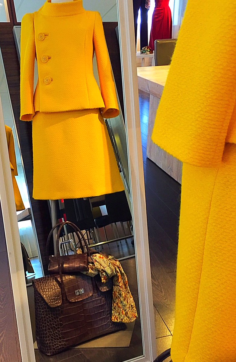 SheSuit's tweet photo. Monday... yellow day:-)
Put on your "SheSuit" suit combined with a 
beautiful bag and add a stunning scarf. This will make your day!
#collaboration #hendrika&amp;co #ketsdesign #bag #scarf #maison @shesuit #personalcouture #tailormade #theartofdressing #businesssuit #bywomenforwomen https://t.co/VPFsZ5JxEw
