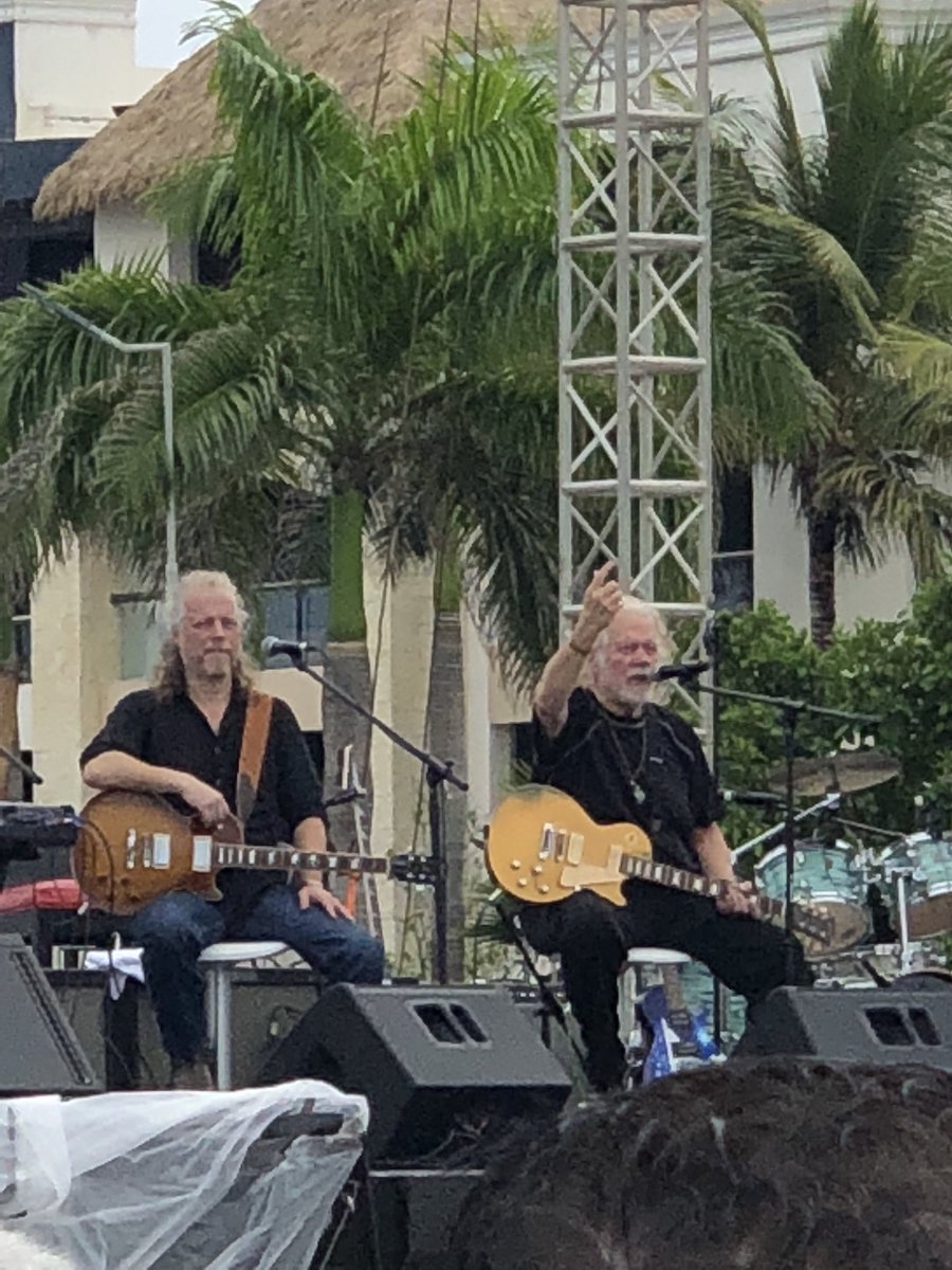 toddtvl's tweet photo. Taking Care of Business - what a killer start to my day in Punta Cana. Private session with Randy and his crew. Such an amazing experience and speaker. You can’t buy that stuff! #randybachman #VARTECH2018 https://t.co/LSrVwrGW8T