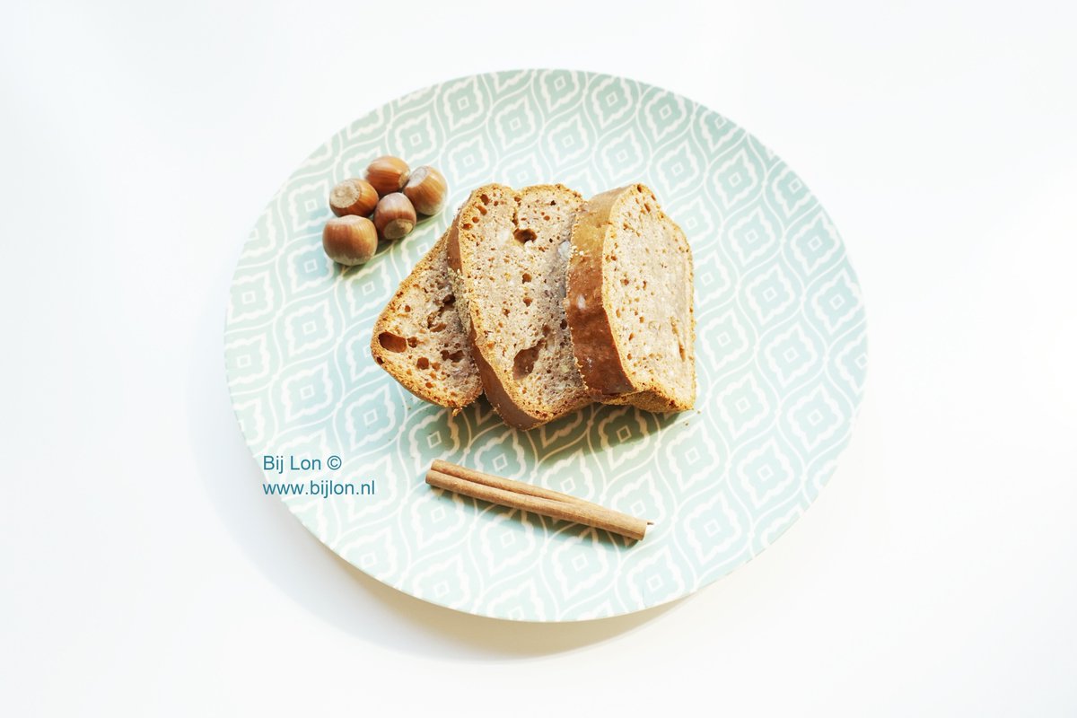 Nu online: Bananenbrood met Hazelnoot en Kokos bijlon.nl #bananenbrood #tussendoortje #recept