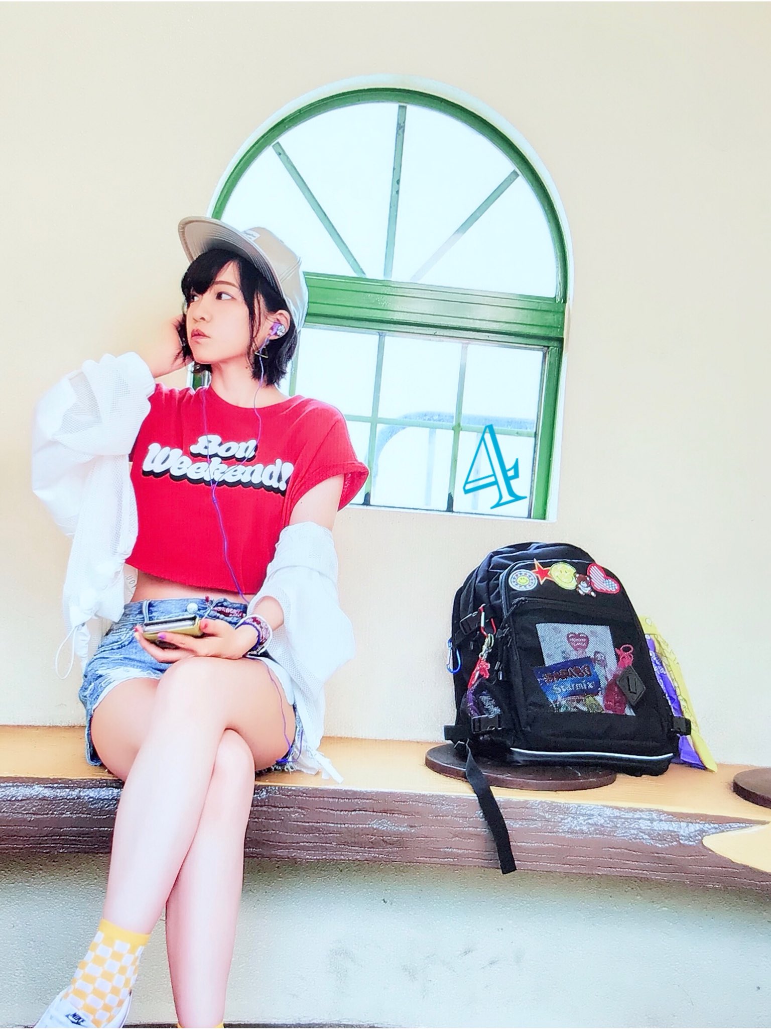 諏訪彩花 A Twitter こんばんわ 今日まさに通り雨にふられたよ笑 みんなは大丈夫でしたか というわけで 通り雨 発売まであと４日 諏訪彩花 写真集 カウントダウン