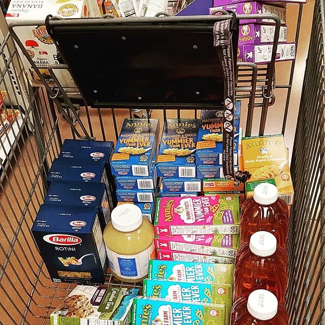 sustainablymama's tweet photo. Why, yes, yes I do have children.  Why do you ask?

#macncheese #applejuice #applesauce #babyfoodpouches #clearance #groceries #ihavekids #ihavekidstofeed #stockingup #krogerdeals https://t.co/E7d0OcutTG https://t.co/ExYno7VisW