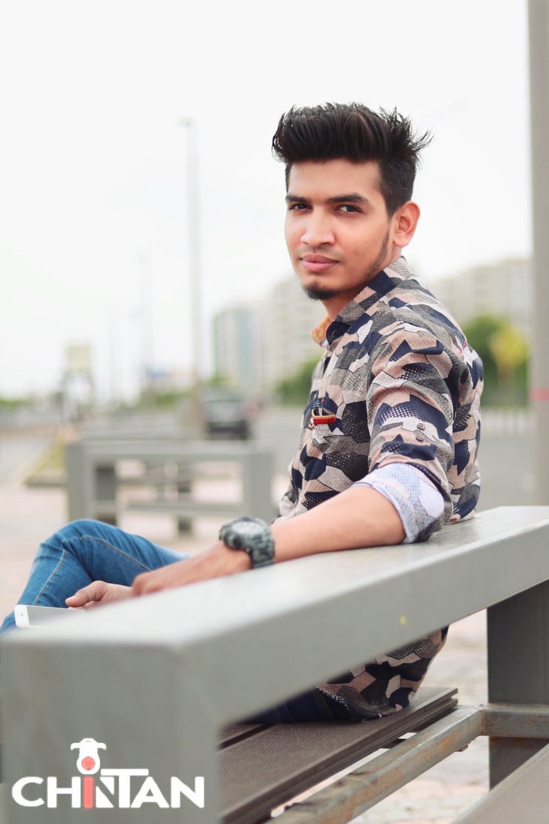 chintanfilms_33's tweet photo. If They Need You Temporarily. Ignore Them Permanently.
•
In Frame : Faiz Malek
•
#happiness #makerules #temporarily #portraitofficial #portrait #portraitmode #iamsuratcity #ahmedabad #city #maleportrait #malepose #happylife #startnewlife #oph #theboysclub #chintanphotography_ https://t.co/UUqaV3ISfS
