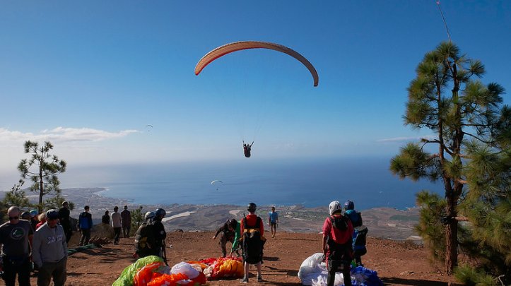 In Tenerife you will find a wealth of amazing landscapes and awesome things to do, such as paragliding where you can take in the views of the island from a completely different perspective! 
tenerifemagazine.com/featured/need-…
#Tenerife #Travel
