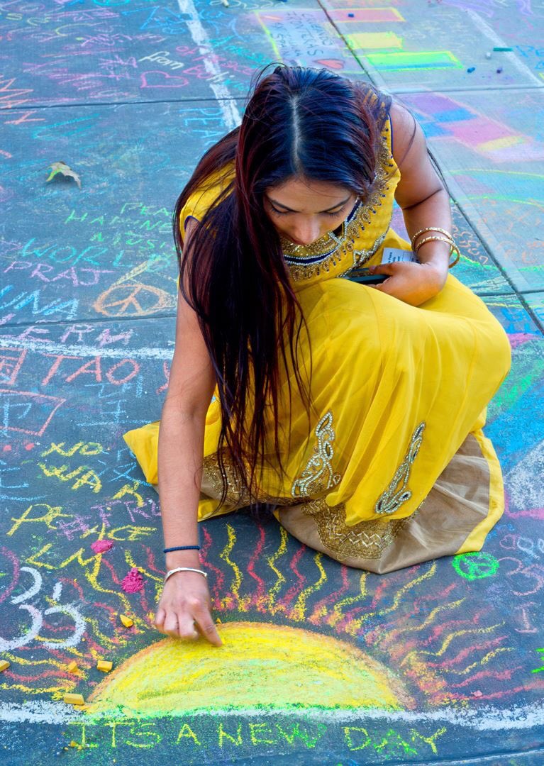chalk4peace's tweet photo. .@KamalaHarris @doctapeace @DalaiLama  @UN @abigaildisney  @sdhall17 @JohnPalminteri @KEYTNC3Beth  @tomverica @JNChaparro 2 yrs ago #CHALK4PEACE Joined 1500 world citizens sharing our messages of peace at the #UN 4 Peace Day. It was a time of hope. We #DrawTheWorldTogether. https://t.co/4FAI8F6HAn