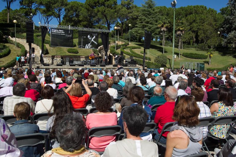 Gran concierto homenajeará a José Antonio Labordeta en el Jardín de Invierno este sábado a partir de las 19.00 horas.
Toda la info: fundacionjoseantoniolabordeta.org/el-sabado-22-d…