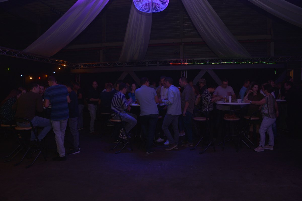 ReijrinkBV's tweet photo. In welke feestzaal vind je nou van deze prachtige vakwerkspanten?! Afgelopen zaterdag hadden we een mooi personeelsfeest op onze locatie in Someren…oftewel Zummere! Lekker eten, goede muziek en veel gezelligheid…kortom een geslaagde avond!
#Mannenvanstaal #Ookdevrouwenvanstaal https://t.co/Ihs4Vabmbq
