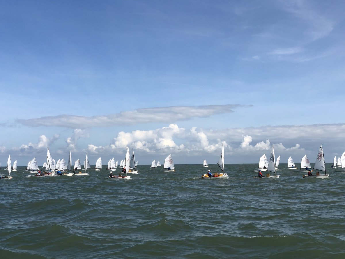 TeamOptiIDF's tweet photo. Ce WE, la team avait pris RDV pour l’Open de Belgique à Nieuwpoort.
85 coureurs présents, 6 manches courues dans un vent oscillant entre 8 et 14nds. Résultats : Kéo conserve son titre de Champion de 🇧🇪; Très belle 4ème place de Jasper (1er - de 12 ans) Périne 18e et 2nd filles. https://t.co/2DL1plRbjc