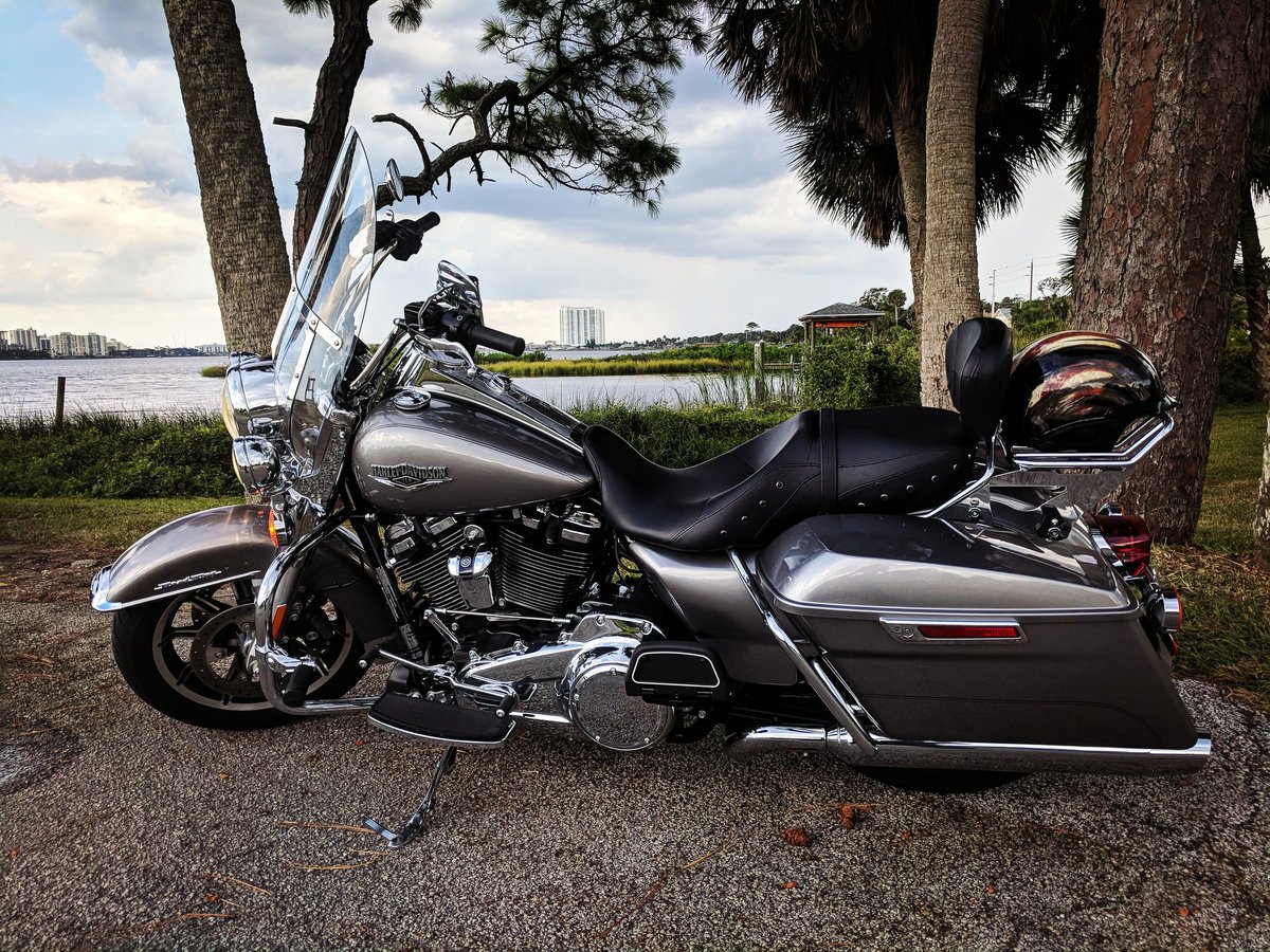 FistBumpBiker's tweet photo. Took a weekend ride to Daytona Beach
#roadking #dyna #dynaswitchback #motorcycle #harley #harleydavidson #openroad #bikerlife #biker #livetoride #ridetolive #freedom #twowheels #florida #cruisin #openroad #road #bikeporn #findyourfreedom #america #liveyourlegend #bagger https://t.co/Sfmnt7or4k
