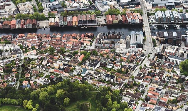 TheTPJournal's tweet image. A part of Nidelva and Møllenberg in Trondheim ✈️ #thephotohour
#exploretocreate #fantastic_shotzs #moodygrams #CreativeCollection
#PresetCC #streetmagazine #TheVisualOnes #CreateExplore
 #wanderlust #ilovetravel #writetotravel #instatravelling #insta… ift.tt/2NhNnlB