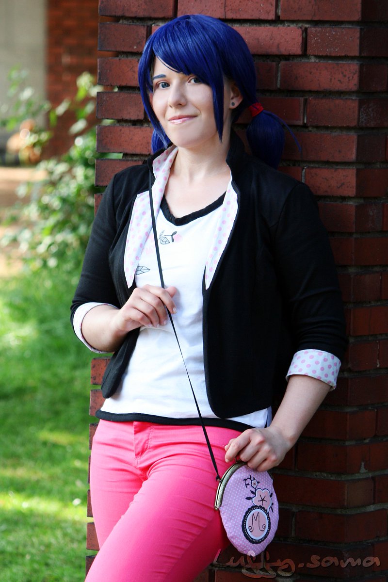Waiting for your crush to arrive... is it a... d-date?😳❤️
@Luffy___sama as #Marinette
📷@Ava0_0Chan Edit by me
#MiraculousLadybug #MiraculousMonday #Cosplay #MarinetteDupainCheng #Mari #DupainCheng #Miraculous #Ladybug
