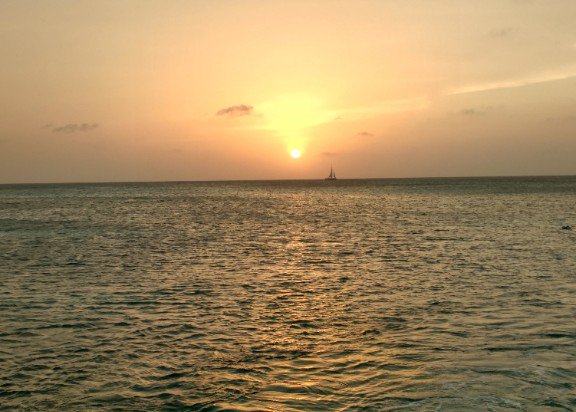 WritefulPlaces's tweet image. Get a head start on travel to our Aruba writers retreat • Last days to book sunset sail - mailchi.mp/81e260fb2588/g…