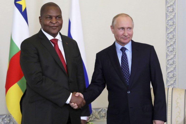 RJDH_RCA's tweet photo. #Centrafrique : Le soutien militaire de la Russie à la #RCA fait la une des journaux à #Bangui. La presse écrite s’est penchée commentaire à l’appui, sur le soutien russe à la République Centrafricaine. https://t.co/tUfxYA9S2O #CARcrisis @UN_CAR @RFIAfrique @RCA_Renaissance https://t.co/6l4H6fLtpQ