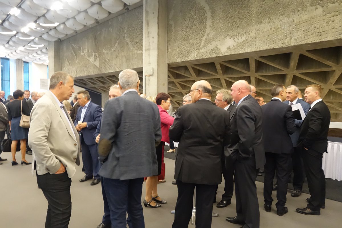 LPNews_GE's tweet image. #Strasbourg | Le @GroupeLaPoste au rendez-vous des enjeux et défis du #numérique pour les collectivités, avec la présentation de ses offres et services @SQOOL_FR @TabletteArdoiz et #Localeo à l&apos;AG des maires du 67 au Palais de la Musique et des Congrès
#SimplifierLaVie #Proximité