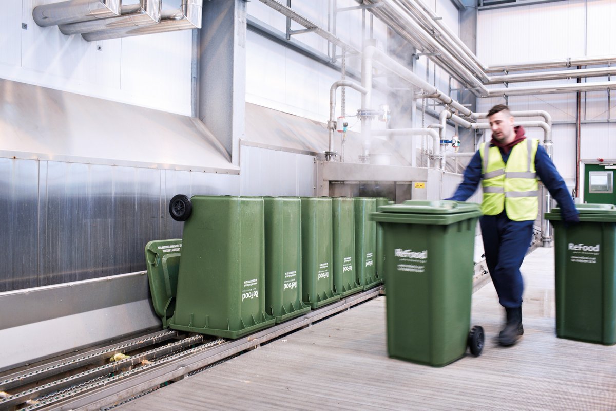 ReFoodUK's tweet photo. Tonight at 7:30, tune in to @BBCInsideOutYL on @BBCOne to see us explaining the ReFood #recycling process and why it's important that as a nation we dispose of our #foodwaste in an environmentally responsible way https://t.co/ZMXPOhj5hr https://t.co/C2p8kYVns9